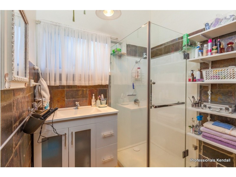 11 B LONG RD, Tamborine Mountain QLD 4272