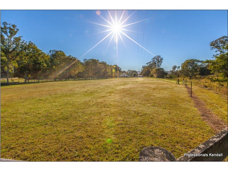 36 Tarata Rd, Guanaba QLD 4210