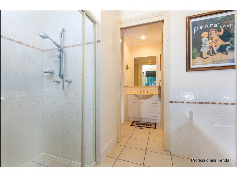 Unit 4 / 18-22 Knoll Road, Tamborine Mountain QLD 4272