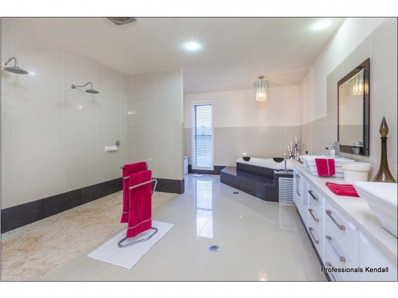 6 Cargellico Street, Maudsland QLD 4210