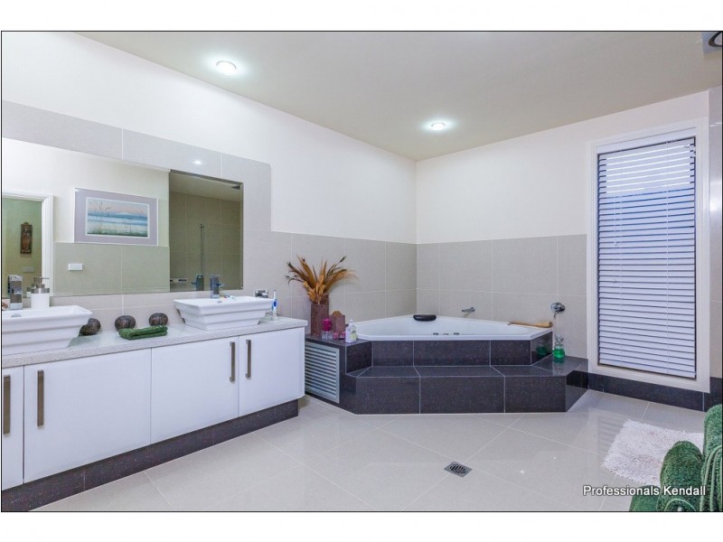6 Cargellico Street, Maudsland QLD 4210