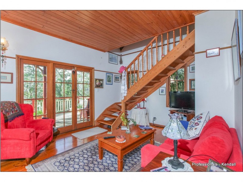 123 Contour Road, Eagle Heights QLD 4271