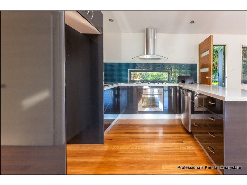 10 Madura Ct, Tamborine Mountain QLD 4272