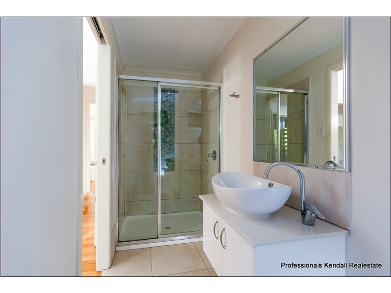 10 Madura Ct, Tamborine Mountain QLD 4272