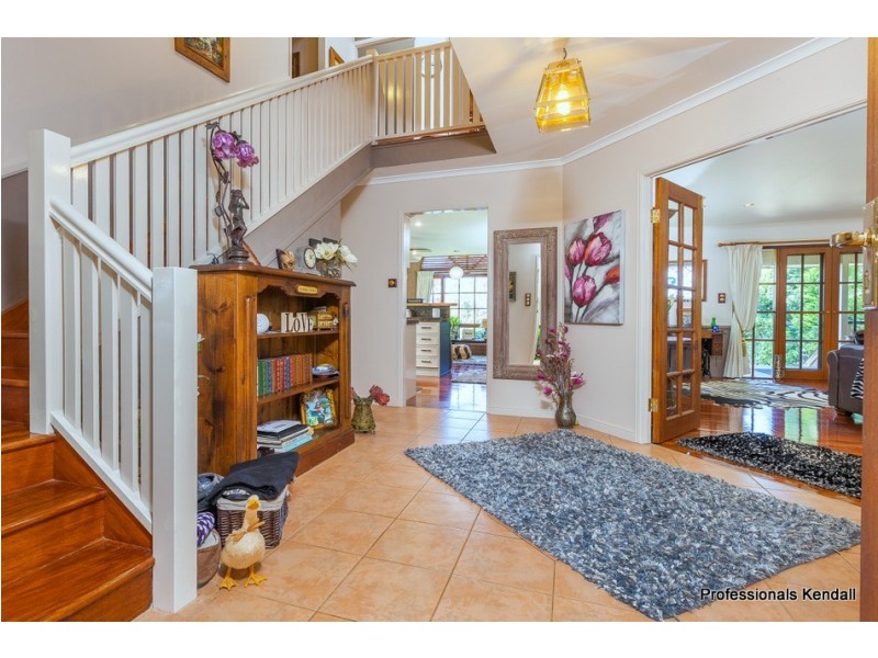 13 Paradise Drive, Tamborine Mountain QLD 4272