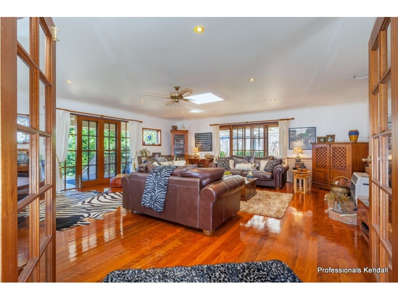 13 Paradise Drive, Tamborine Mountain QLD 4272