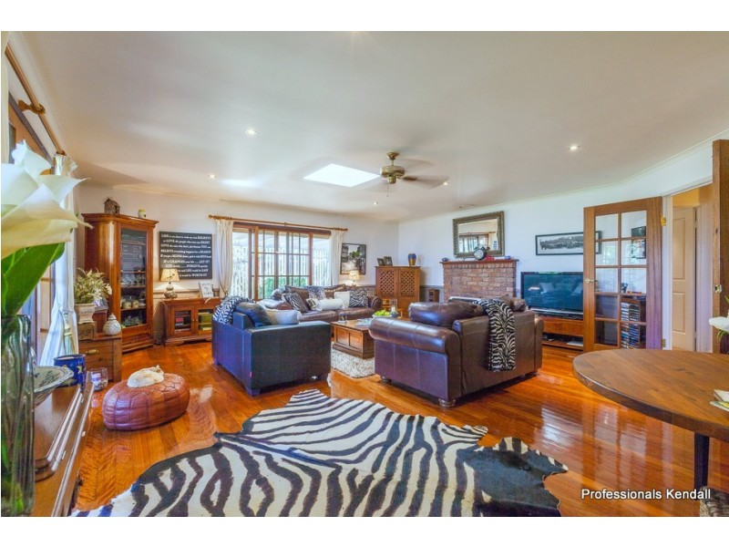 13 Paradise Drive, Tamborine Mountain QLD 4272