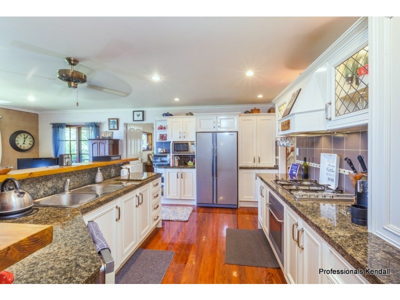 13 Paradise Drive, Tamborine Mountain QLD 4272