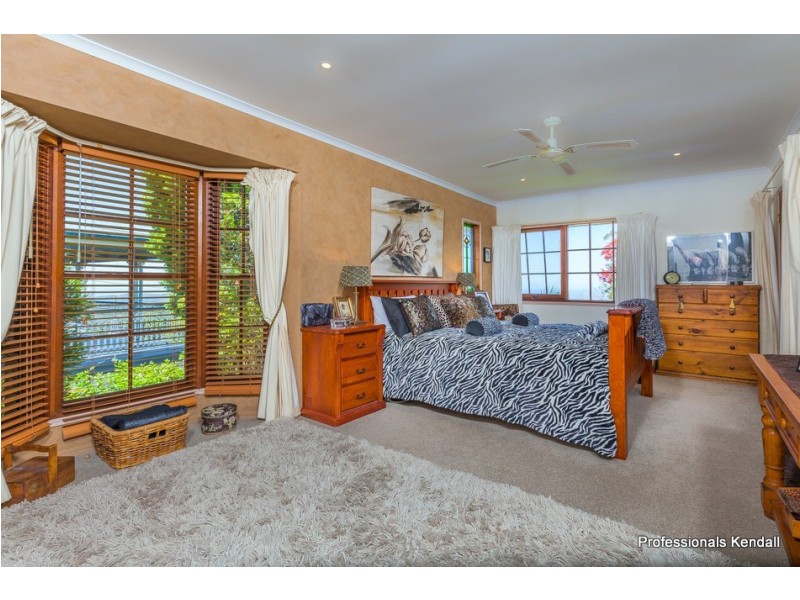 13 Paradise Drive, Tamborine Mountain QLD 4272