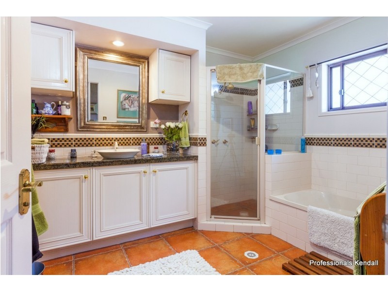 13 Paradise Drive, Tamborine Mountain QLD 4272