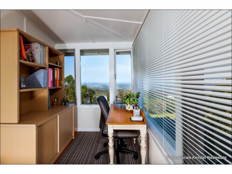 37 Cliff Way, Tamborine Mountain QLD 4272