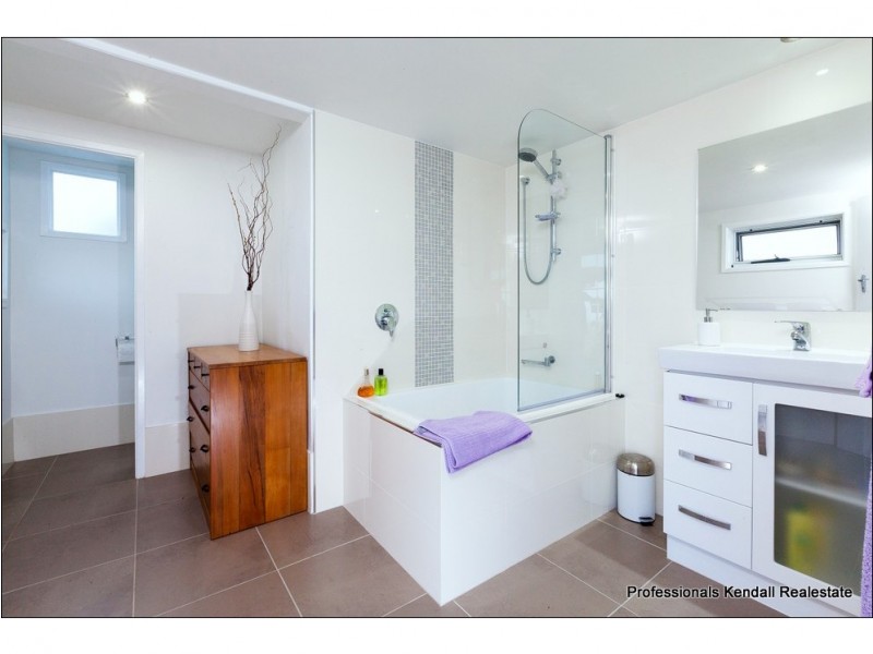 37 Cliff Way, Tamborine Mountain QLD 4272