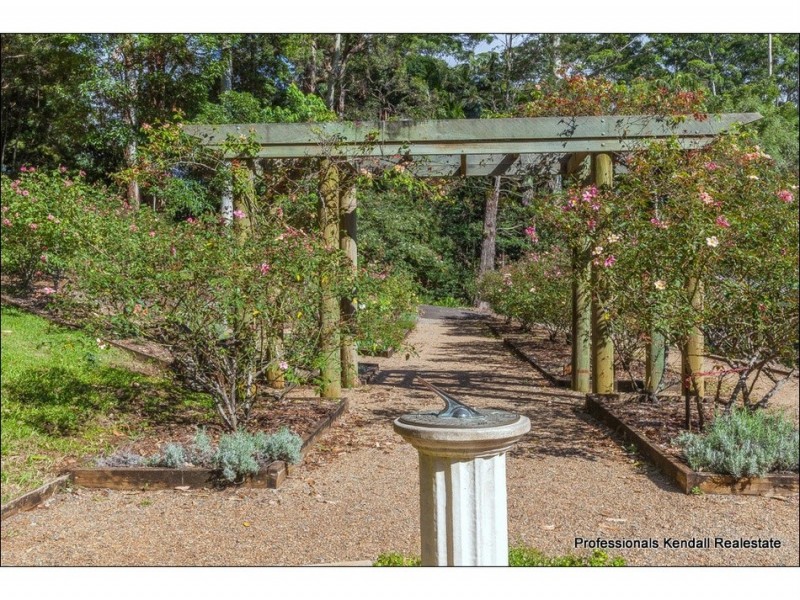 48 Kinabalu Drive, Tamborine Mountain QLD 4272