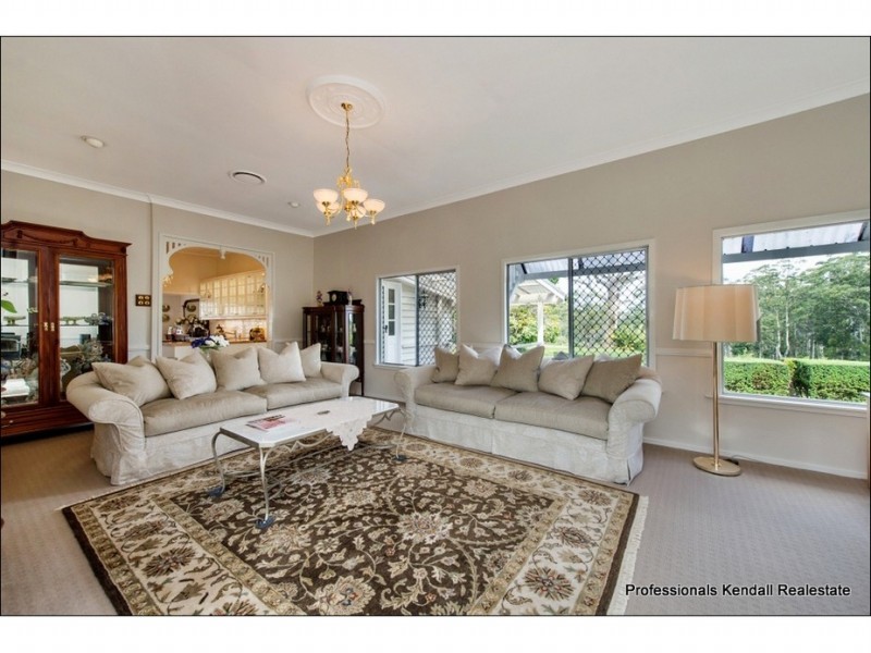 102 Beacon Road, Tamborine Mountain QLD 4272