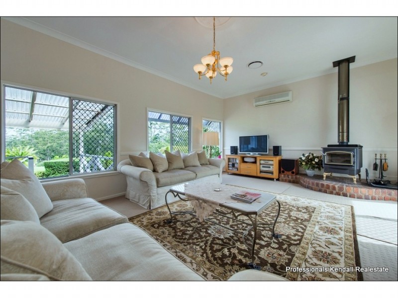 102 Beacon Road, Tamborine Mountain QLD 4272