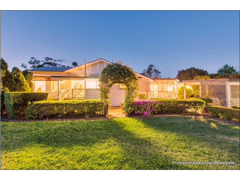 102 Beacon Road, Tamborine Mountain QLD 4272