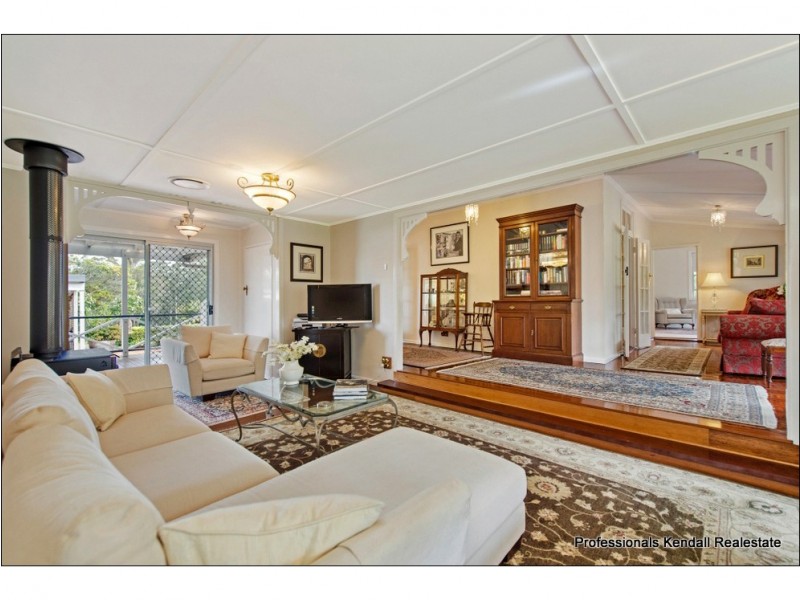 102 Beacon Road, Tamborine Mountain QLD 4272