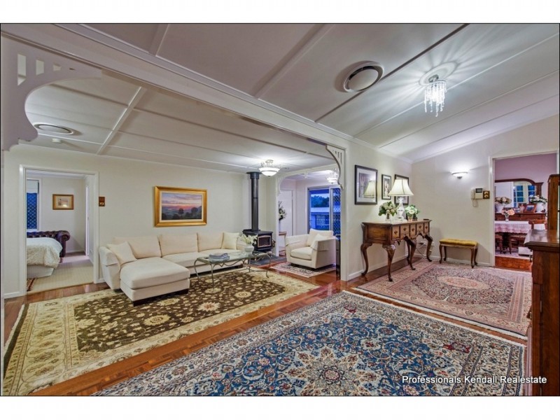 102 Beacon Road, Tamborine Mountain QLD 4272