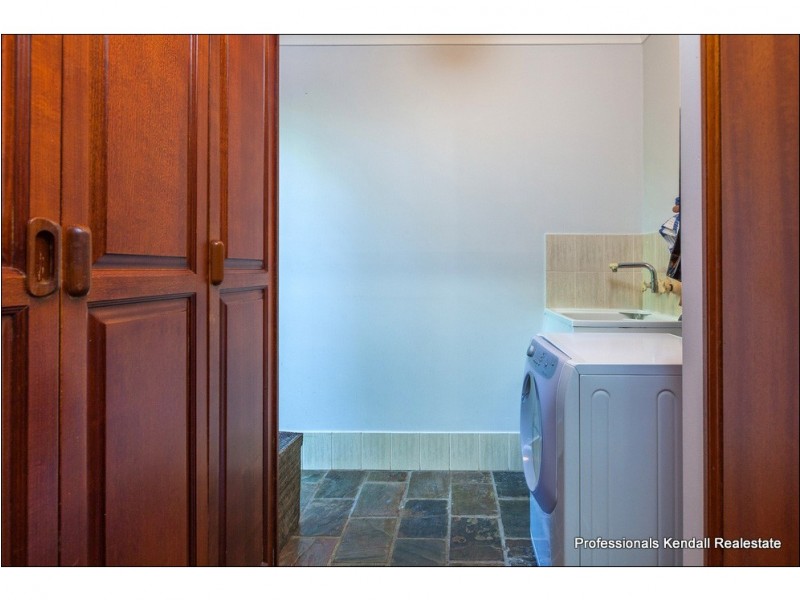 9 Madura Court, Tamborine Mountain QLD 4272