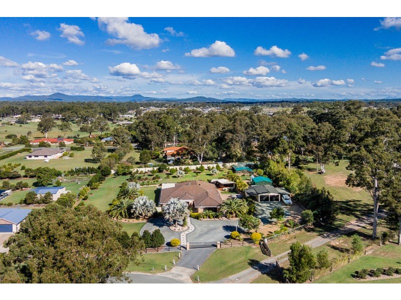 18 Racecourse Place, Tamborine QLD 4270