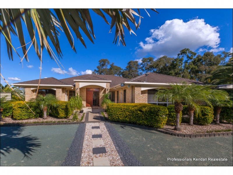 18 Racecourse Place, Tamborine QLD 4270