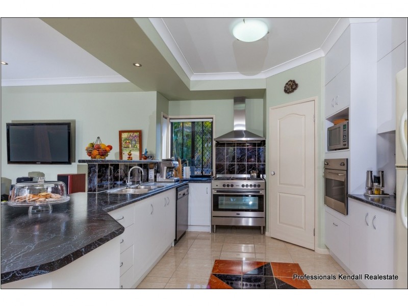 18 Racecourse Place, Tamborine QLD 4270