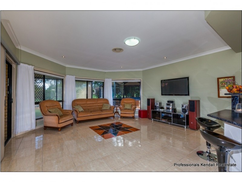 18 Racecourse Place, Tamborine QLD 4270