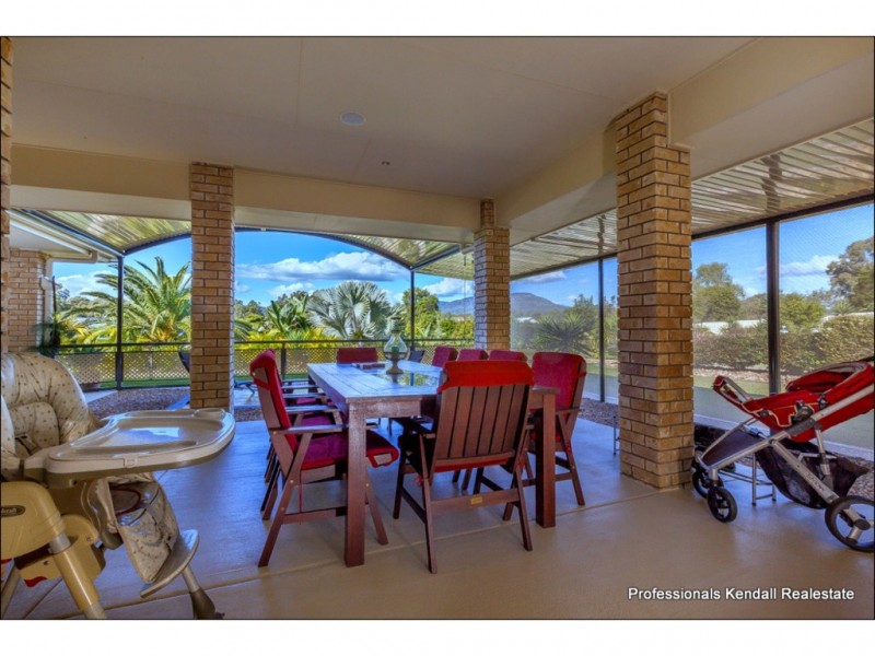 18 Racecourse Place, Tamborine QLD 4270