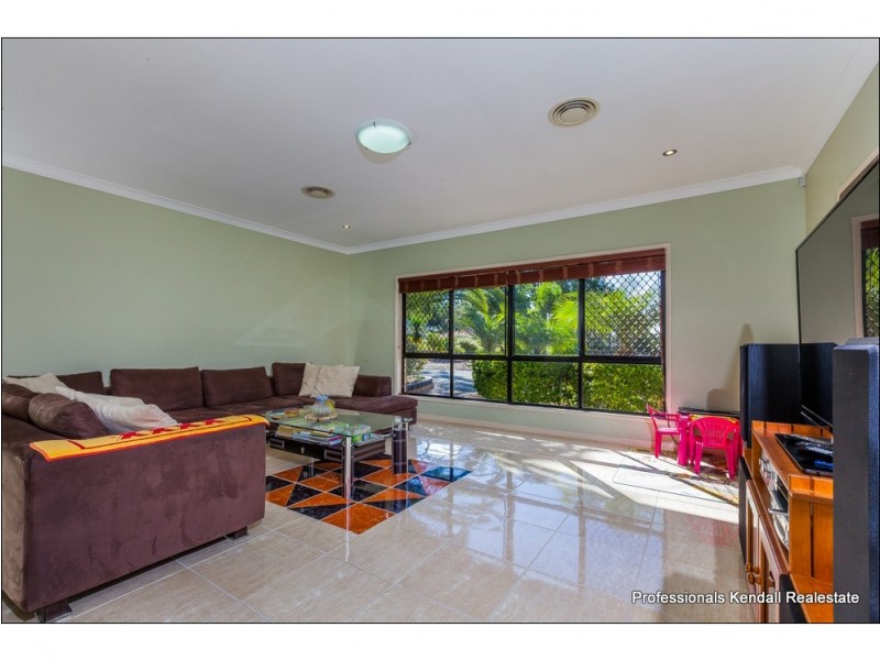 18 Racecourse Place, Tamborine QLD 4270