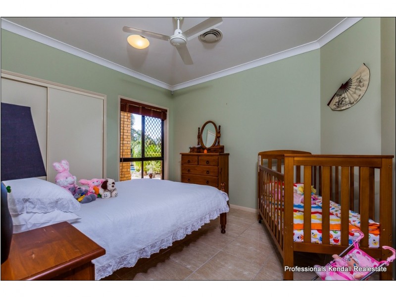 18 Racecourse Place, Tamborine QLD 4270