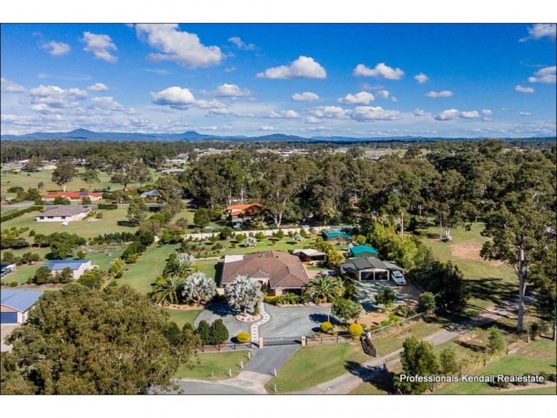 18 Racecourse Place, Tamborine QLD 4270