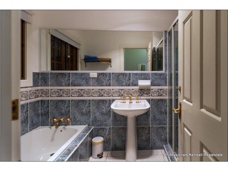 25 Bateke Road, Tamborine Mountain QLD 4272