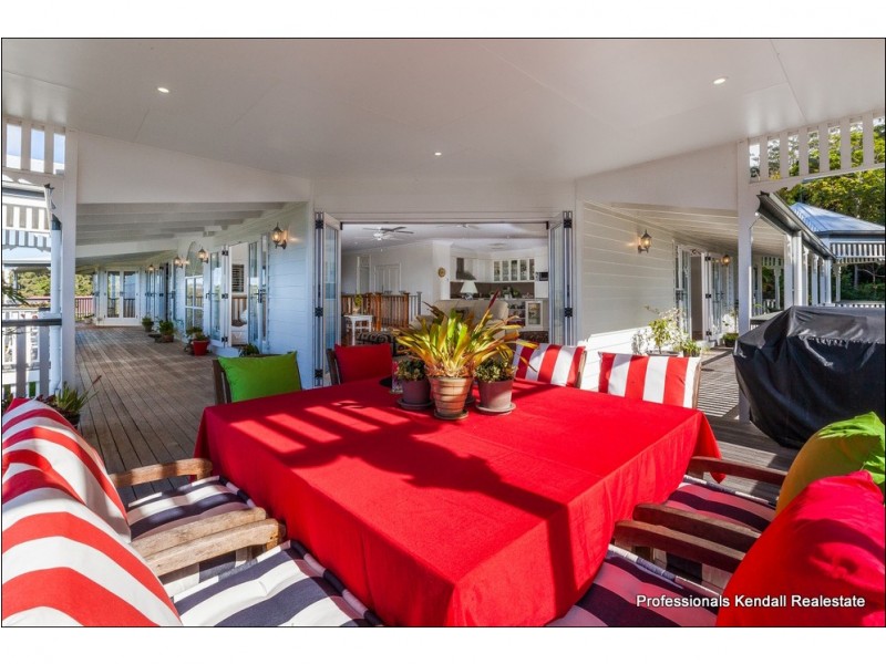 14 Eagles Retreat Place, Tamborine Mountain QLD 4272