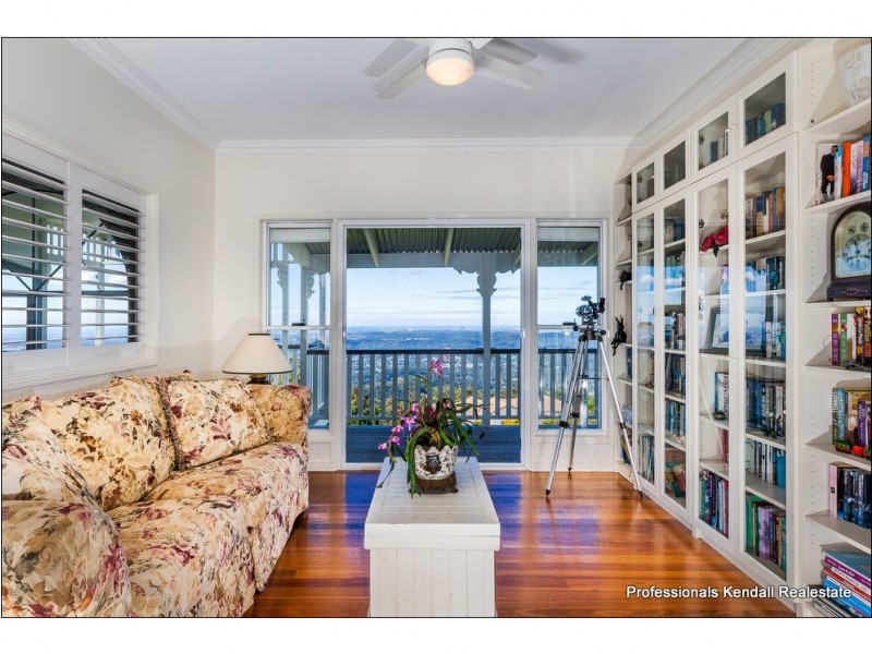 14 Eagles Retreat Place, Tamborine Mountain QLD 4272