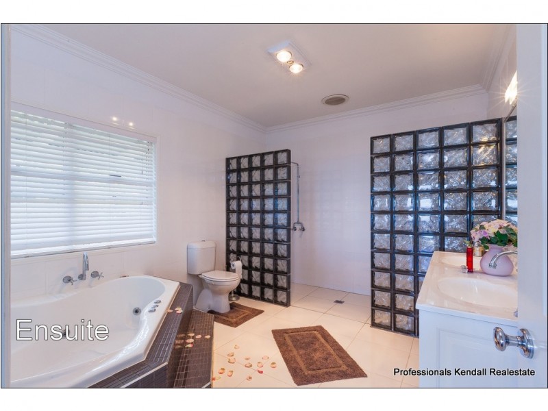 14 Eagles Retreat Place, Tamborine Mountain QLD 4272