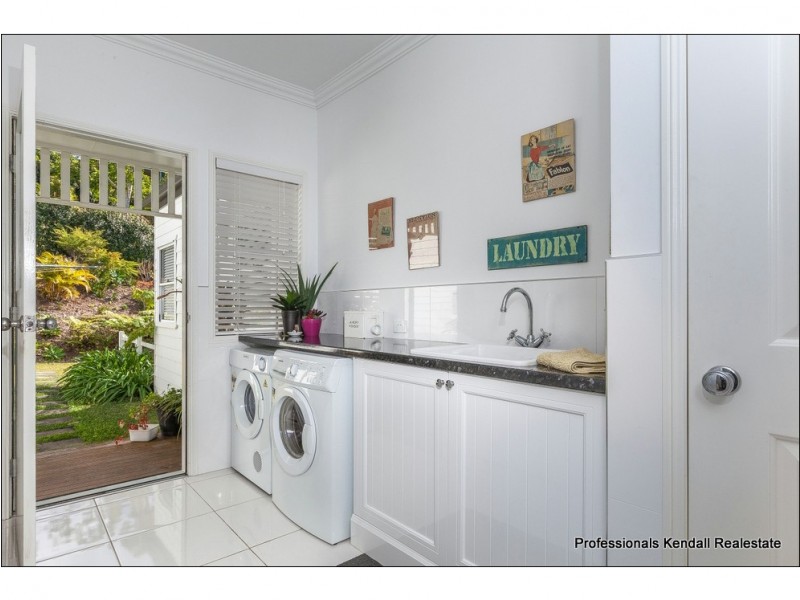 14 Eagles Retreat Place, Tamborine Mountain QLD 4272