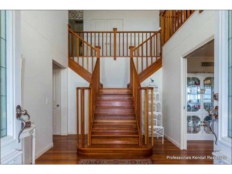 14 Eagles Retreat Place, Tamborine Mountain QLD 4272