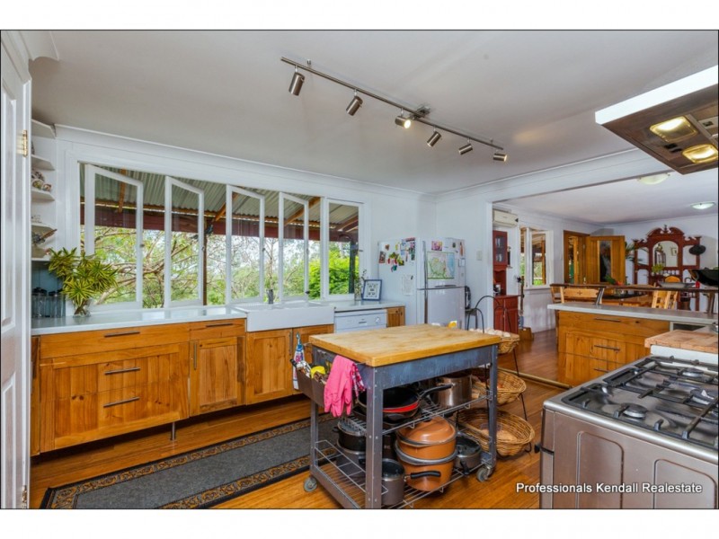 27 Wedge-Tail Court, Tamborine QLD 4270