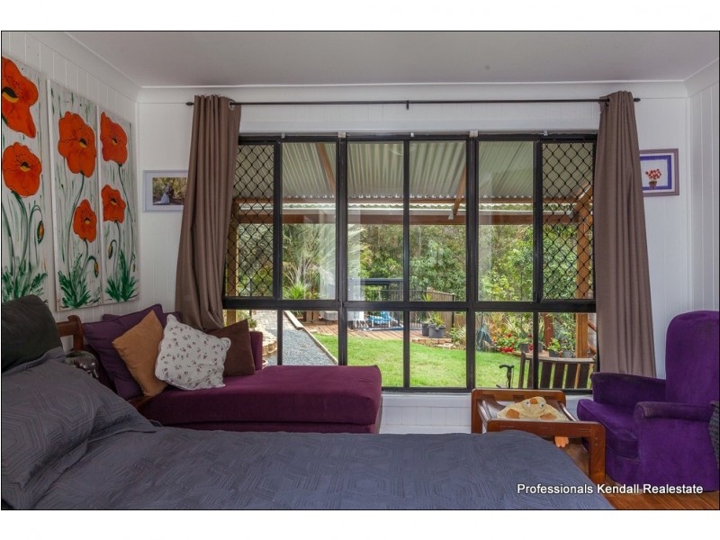 27 Wedge-Tail Court, Tamborine QLD 4270