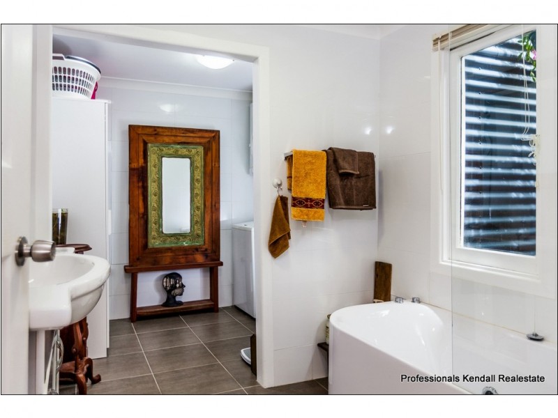 27 Wedge-Tail Court, Tamborine QLD 4270