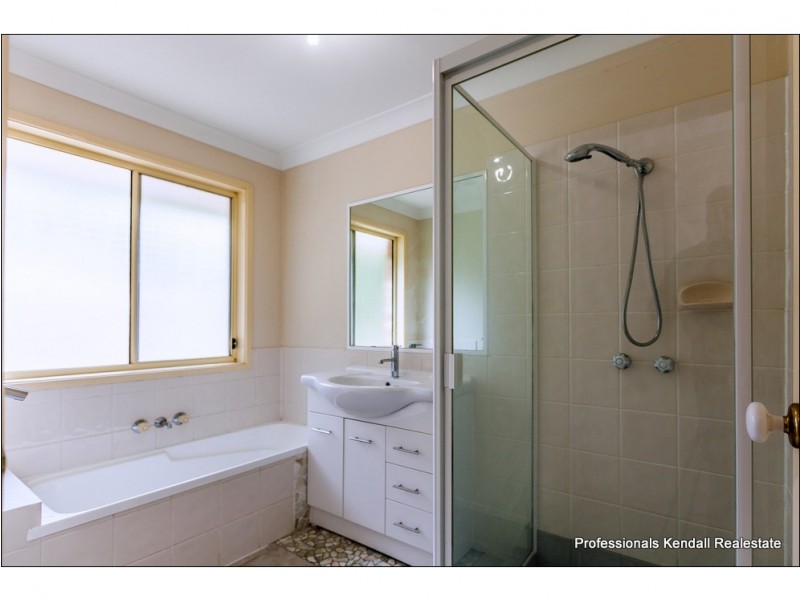 8 Kalmia Court, Tamborine Mountain QLD 4272