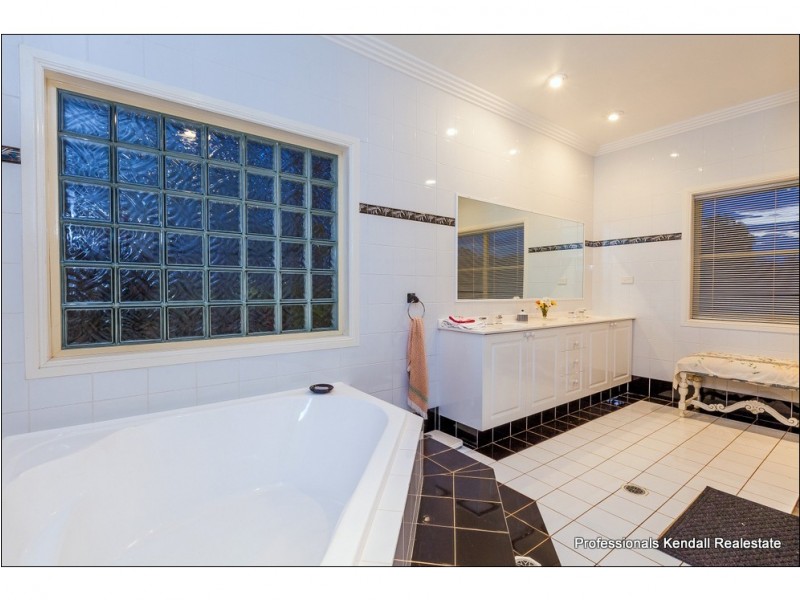 22-42 Holt Road, Tamborine Mountain QLD 4272