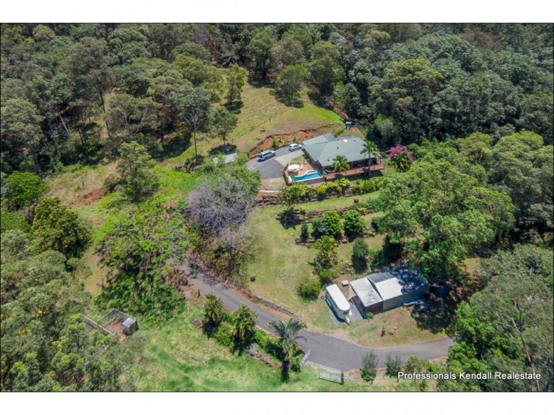 105 Henri Robert Drive, Clagiraba QLD 4211