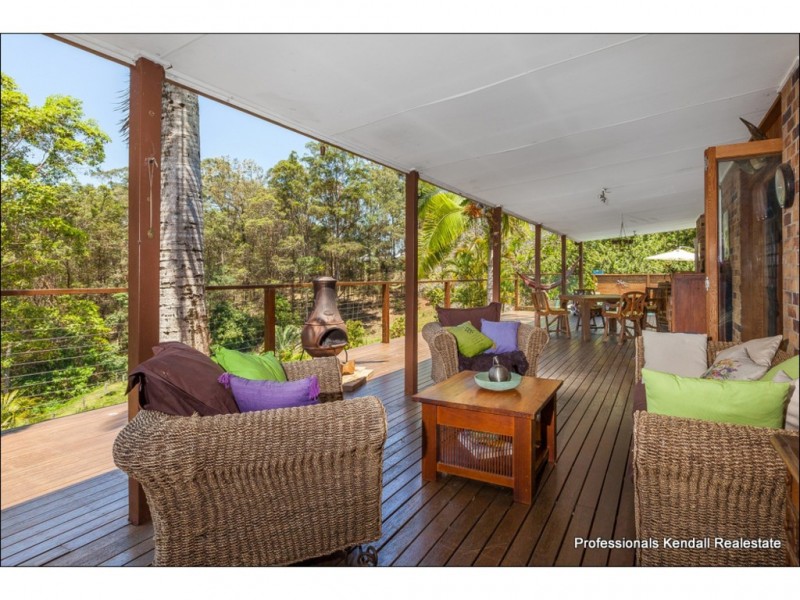 105 Henri Robert Drive, Clagiraba QLD 4211