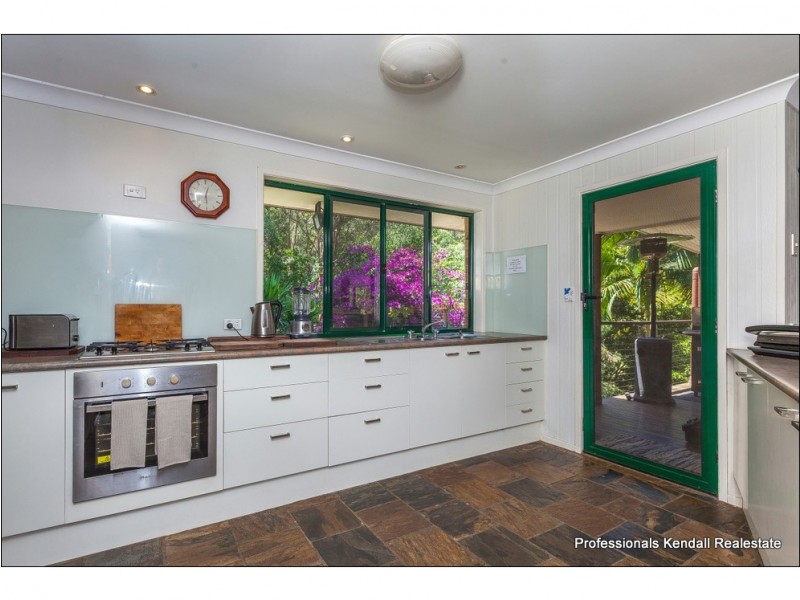105 Henri Robert Drive, Clagiraba QLD 4211
