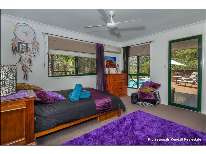 105 Henri Robert Drive, Clagiraba QLD 4211