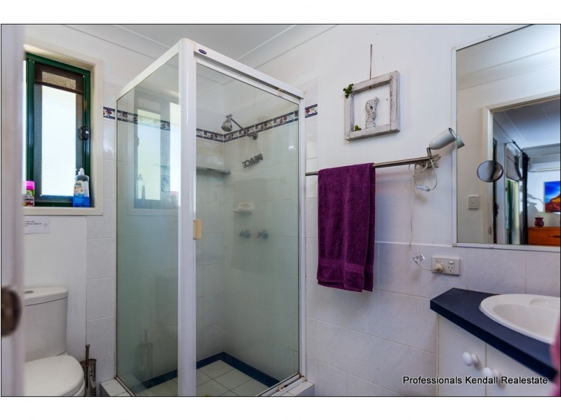 105 Henri Robert Drive, Clagiraba QLD 4211