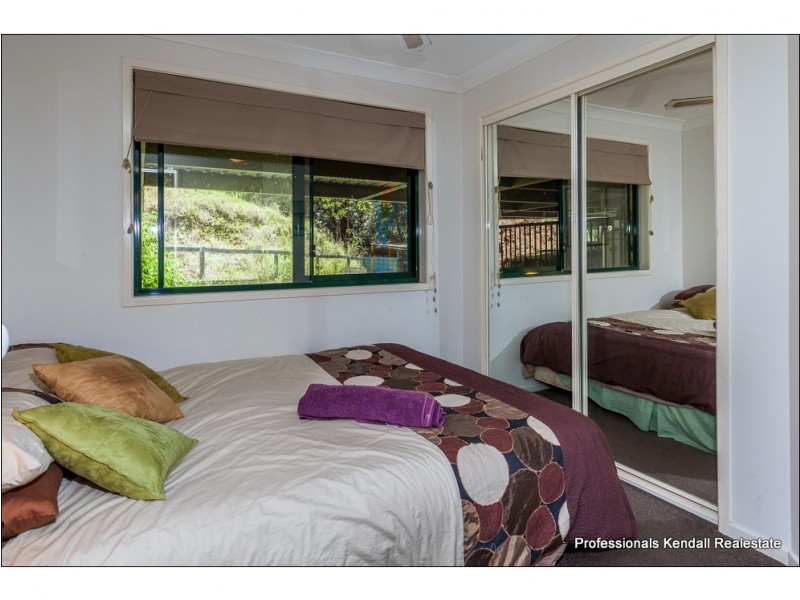 105 Henri Robert Drive, Clagiraba QLD 4211