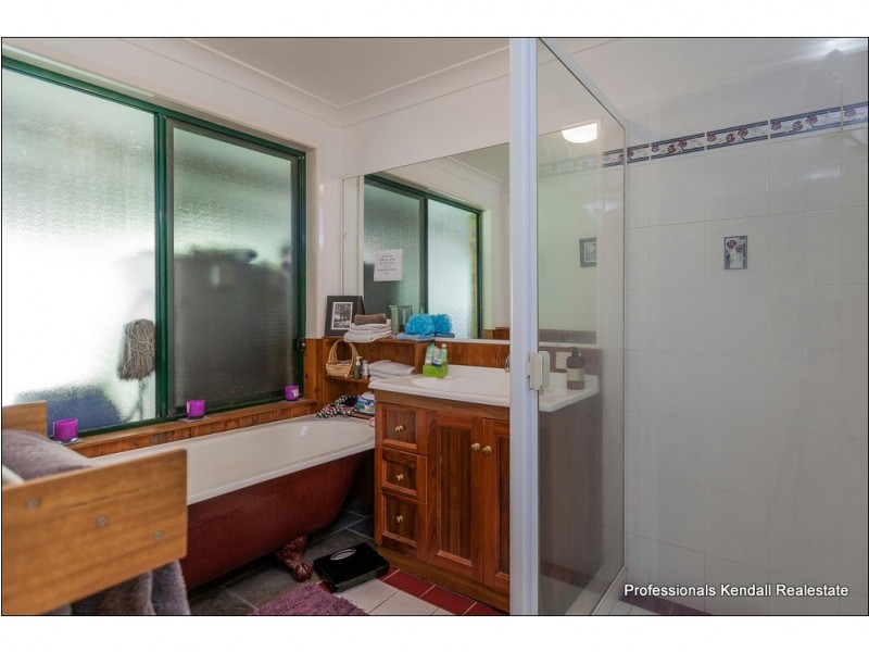 105 Henri Robert Drive, Clagiraba QLD 4211