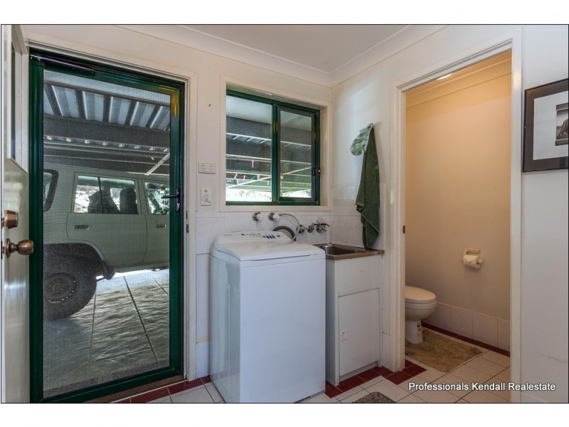 105 Henri Robert Drive, Clagiraba QLD 4211